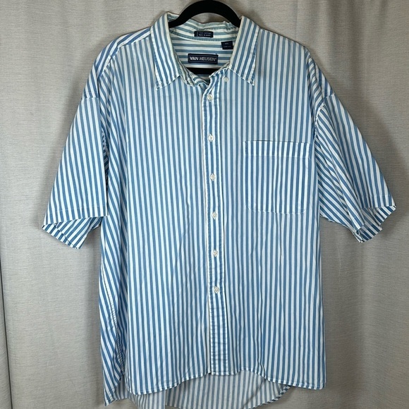 VAN HEUSEN BUTTON DOWN SIZE(XXL) - Picture 1 of 6
